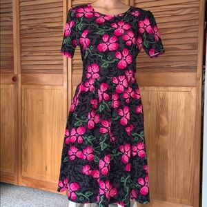 LulaRoe black pink dogwood Stretchy Amelia Dress 2XL Pleated skirt short sleeve